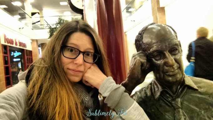 I'm not the only one who stops for selfies with statues, right? Had to get a photo with this statue in the airport.
